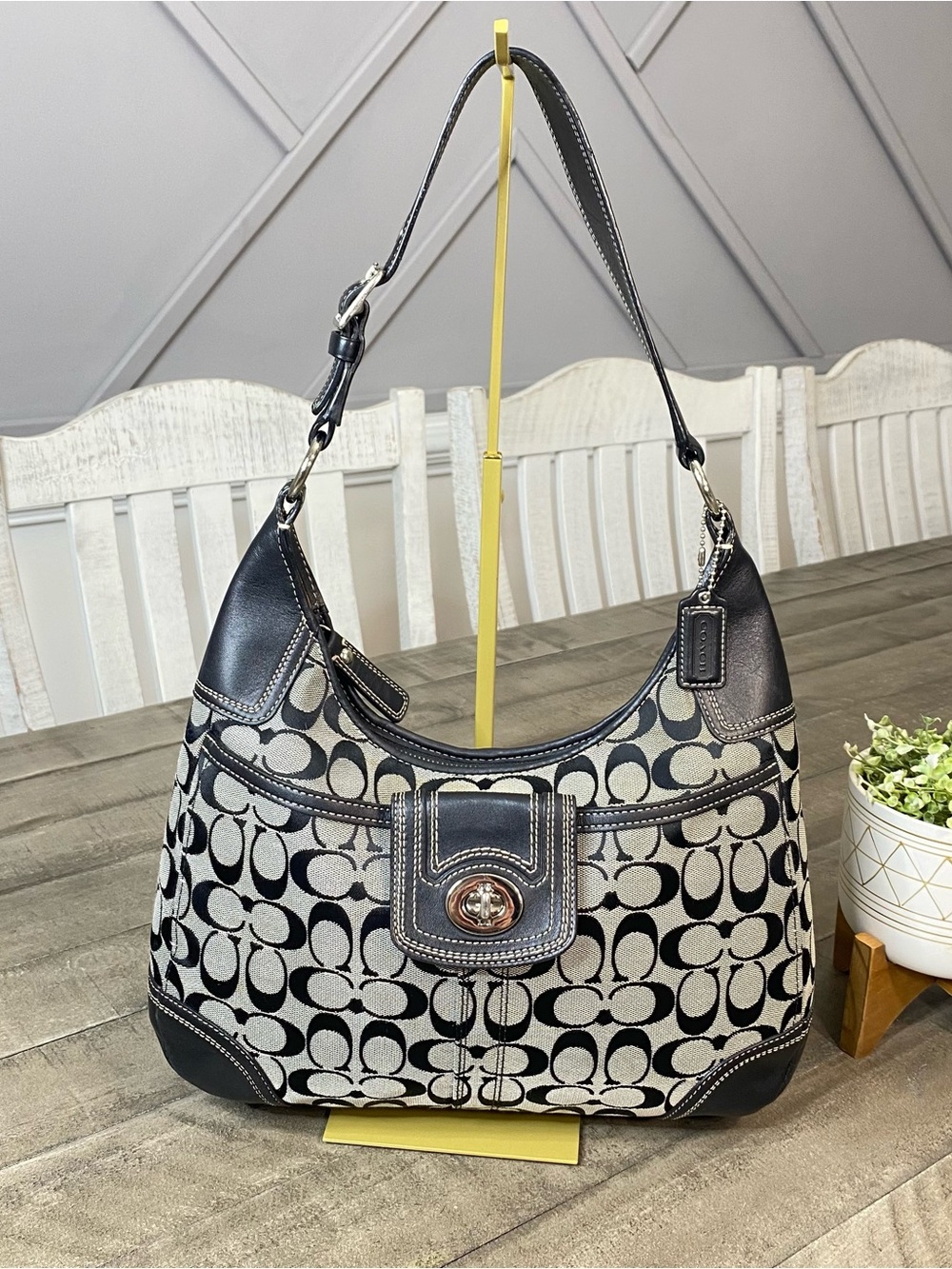 COACH Vintage Hamptons Black Grey Signature Canvas Hobo Bag Turnlock